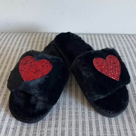 Fuzzy Open Toe Slippers With Red Glitter Heart in Black & Pink - Picture 2 of 7